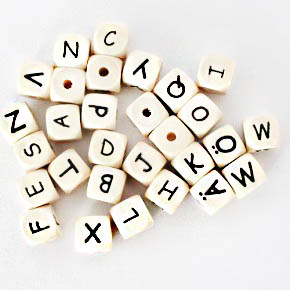 Holzwürfel Buchstaben, verschiedene Farben